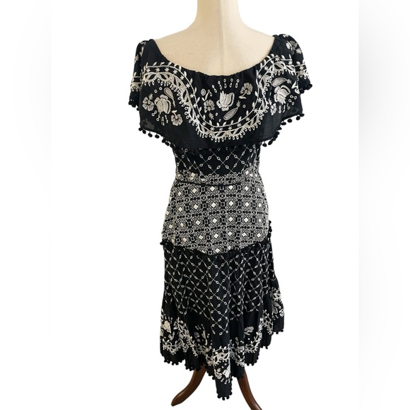 ANTHROPOLOGIE Marisol Off-The-Shoulder Midi Embroidered Dress - Picture 9 of 16